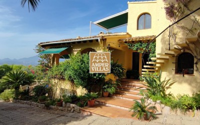 Magnificent villa with beautiful views and privacy in Sierra  Altea Golf.